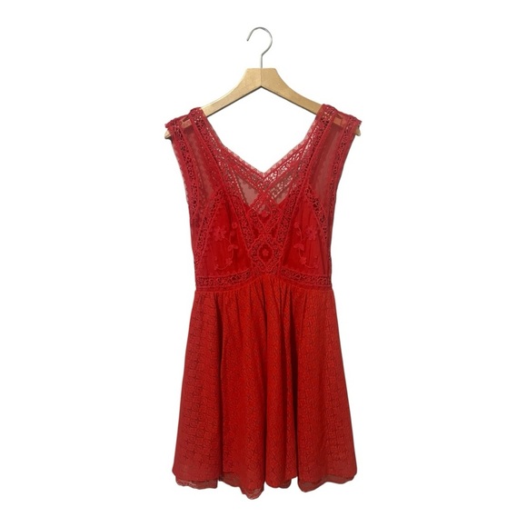 Free People Red Lace Mini Dress Size 4 V Neck V Back Size 4 Sexy Romance - Picture 2 of 6